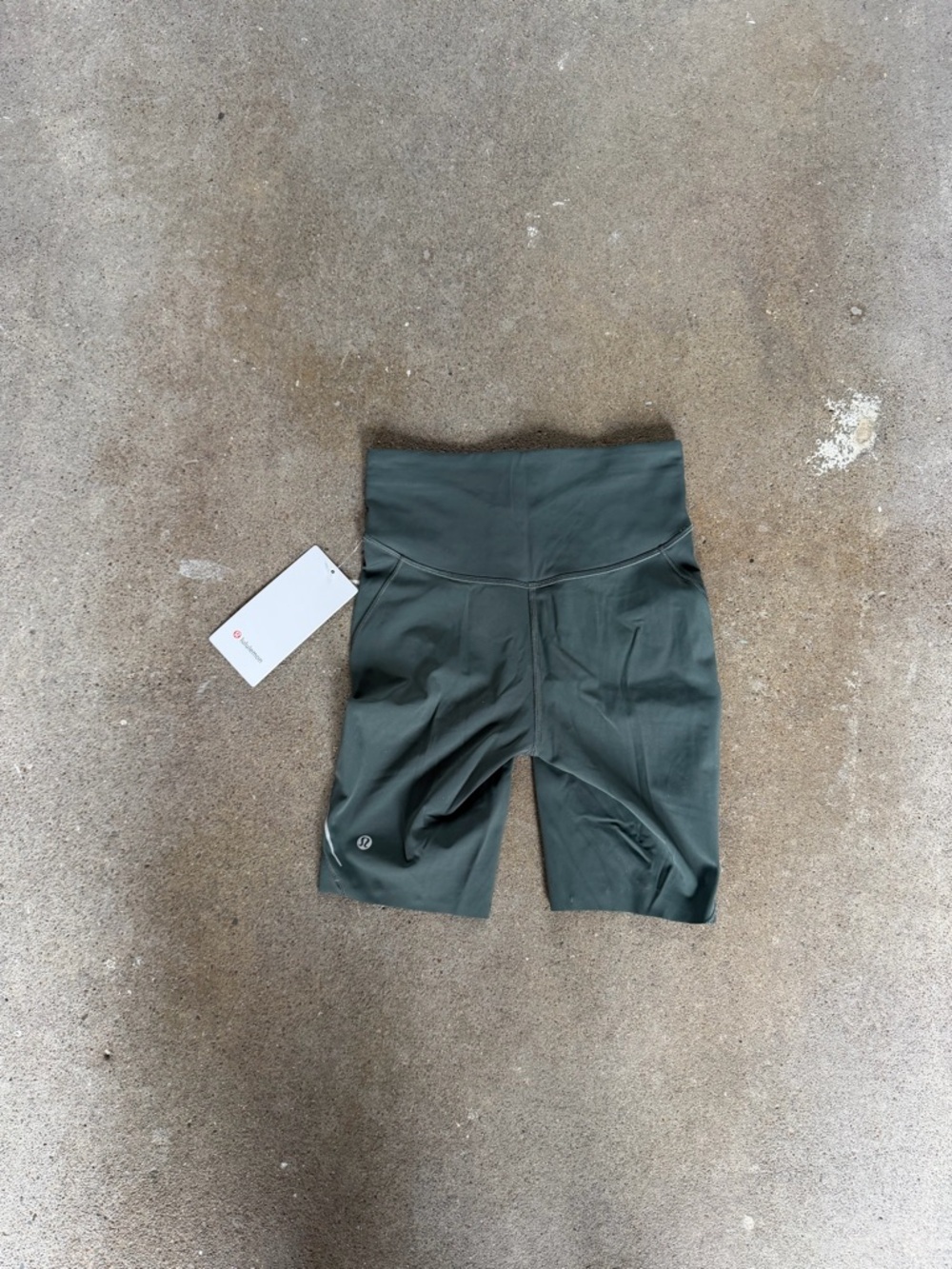 NWT Lululemon Base Pace High Rise Reflective Short 8" in Smoked Spruce Size 4 - Picture 6 of 11
